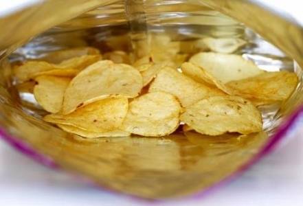 الصحة تسمح ببيع الشيبس في المقاصف المدرسية ليومين بالاسبوع وتمنع عدة سلع اخرى