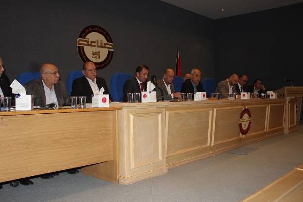 جوستون تبحث مع الصناعيين المعيقات والمشاكل التي تواجه القطاع