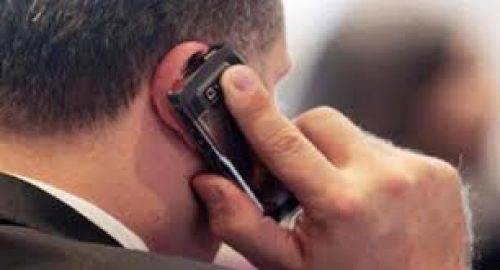 مكالمة هاتفية تتسبب في جريمة قتل بدولة عربية