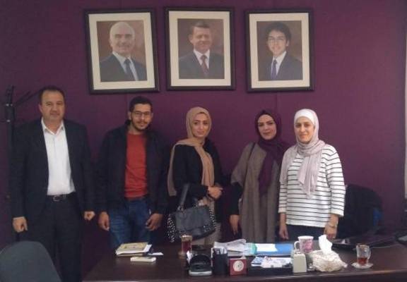 جامعة الزرقاء تطلق تطبيقًا الكترونيًا لتوفير الملابس للأسر العفيفة