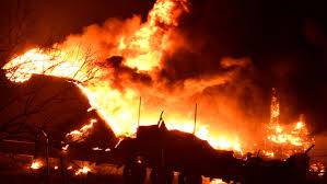 اشتعال حرائق كبيرة في كاليفورنيا واخلاء 2400 منزل