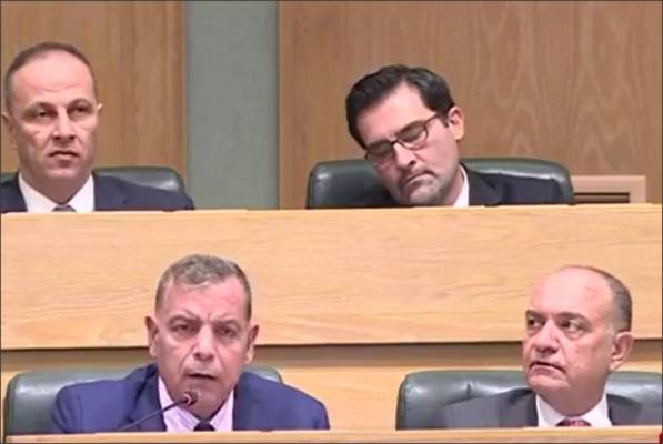 غفوة خالد بن الوليد تثير عاصفة الكترونية .. والهجمة تشتد