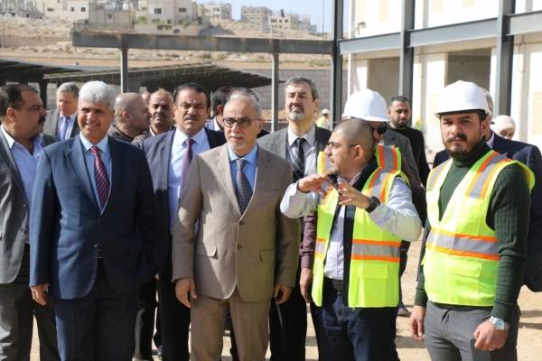 رئيس هيئة الاستثمار يضع حجر الأساس لمشروع استثماري أردني عراقي في الزرقاء.