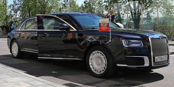 شاهد.. بوتين في سيارته أوروس يختبر جودة الطريق السريع