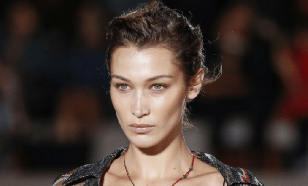 شاهد | أجمل امرأة في العالم تدخل القفص