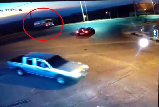 سقوط باص في ” منحدر ” بالبترا  (فيديو)