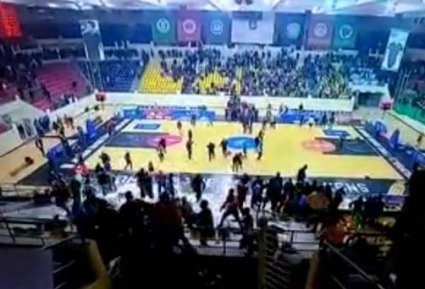 شغب في مباراة الوحدات والاهلي بدوري السلة (فيديو)