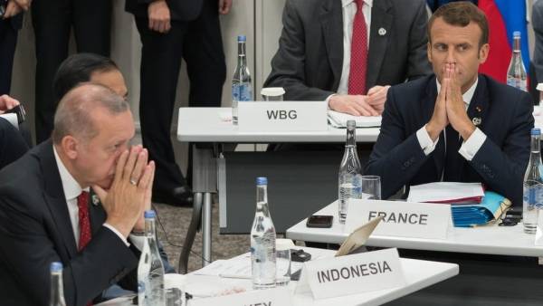 أردوغان لماكرون: أنت ميت دماغياً.. وفرنسا تستدعي السفير