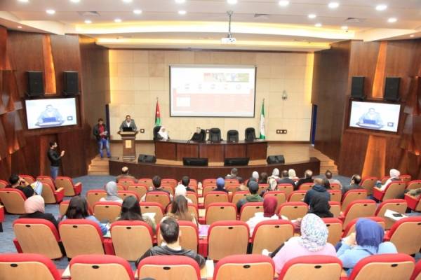 مكتبة جامعة البترا تنظم دورة تدريبية عن استخدام البيانات المتخصصة بالصيدلة