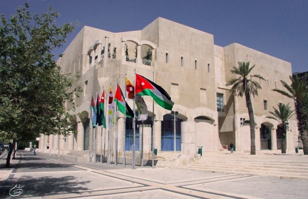 بالصور.. قطع الإشارة خضراء  مخالفة يحاسب عليها القانون..تفاصيل