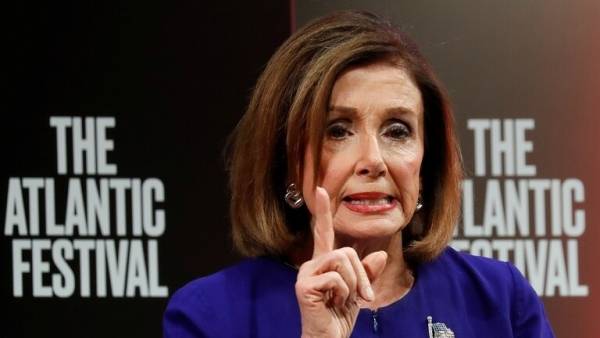 بيلوسي: أمرت مجلس النواب بصياغة مواد خاصة بعزل ترامب