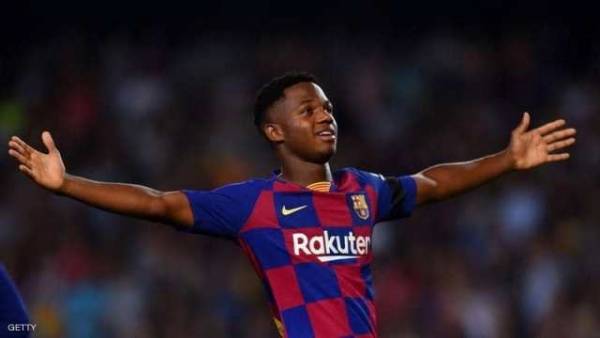 برشلونة يحصن “نجمه الواعد” بشرط جزائي خيالي