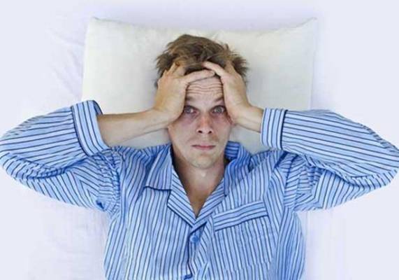 أسباب تجعلك تستيقظ من النوم بانتظام كل ليلة