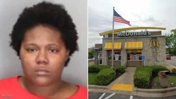 أعطوها كاتشب بمطعم مكدونالدز.. فأشهرت السلاح في وجه الجميع