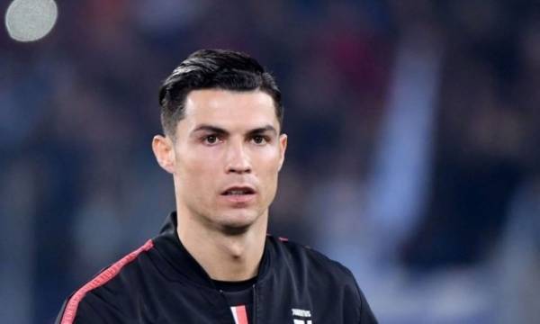 رونالدو يهدي قميصه لوزير الخارجية الإسرائيلي (صورة)