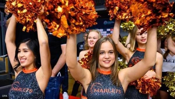 فتيات التشجيع يثرن الجدل بألمانيا.. واتهامات الإثارة تلاحقهن