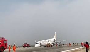 هبوط طائرة ’بشكل جنوني’ دون عجلات