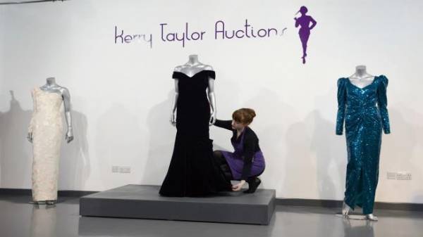 فشل بيع فستان ارتدته الأميرة ديانا في مزاد