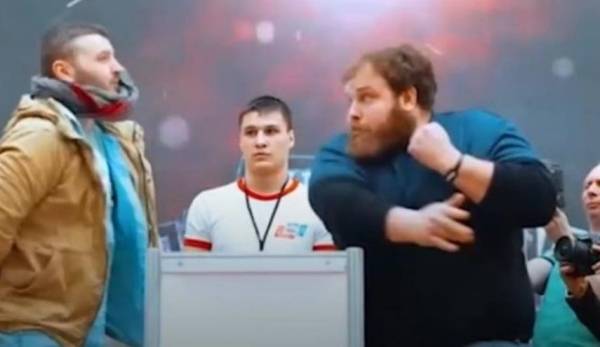 هل سمعتم برياضة تبادل الصفعات من قبل؟