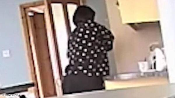 صديقة العمر في وضع مشين.. والكاميرا تكشف الجريمة المخزية