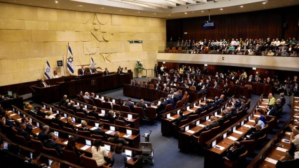 الكنيست يصادق بشكل نهائي على حل نفسه وإجراء انتخابات جديدة