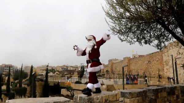 إسرائيل تمنع مسيحيي غزة من الاحتفال بعيد الميلاد