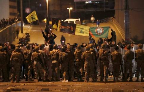 هدوء حذر وتعزيز الانتشار الأمني وسط بيروت إثر “ليلة ملتهبة”