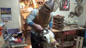 طباخ تركي يحول رؤوس الخرفان وأقدامها إلى ديكورات منازل