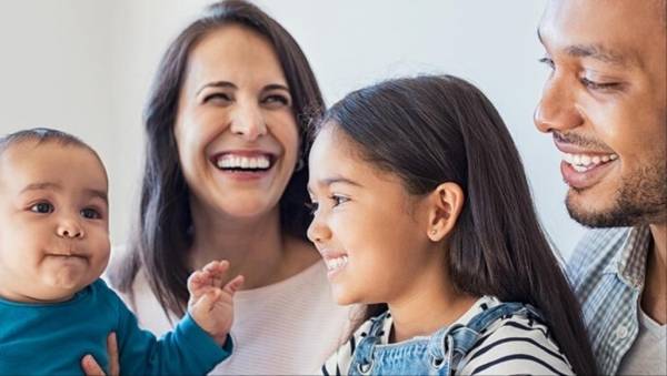 زوج الأم وزوجة الأب.. ماذا يعني أن تكون فردا في عائلة مختلطة؟