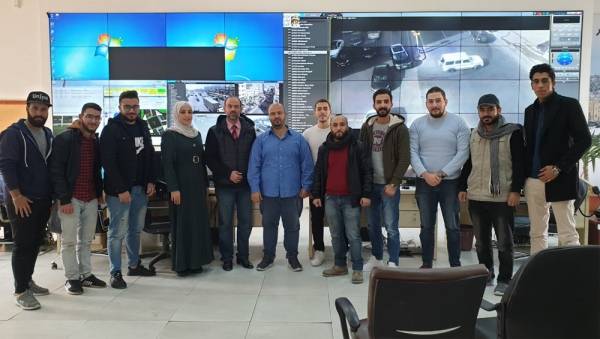 وفد من طلبة الهندسة المدنية يزور مركز التحكم بالحركة المرورية والإشارات الضوئية