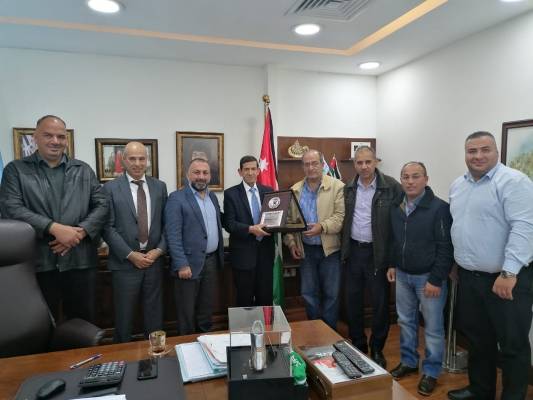 وفد من نادي الوحدات يزور المجموعة العربية الأردنية للتأمين
