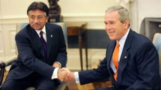 برفيز مشرَّف: لماذا اتُّهم بالخيانة العظمى؟