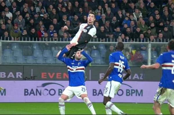 هذا هو سر قفزة رونالدو المذهلة في مباراة سامبدوريا بـالكالتشيو