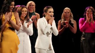 ملكة جمال أمريكا 2020 باحثة في الكيمياء تبهر لجنة التحكيم بتجربة علمية