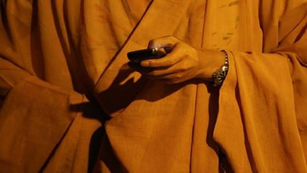 راهب بوذي يرتكب معصية ويموت بصعقة كهربائية