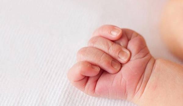 اجبرا رضيعهما على أكل الخضراوات والفواكه.. والنتيجة كارثة