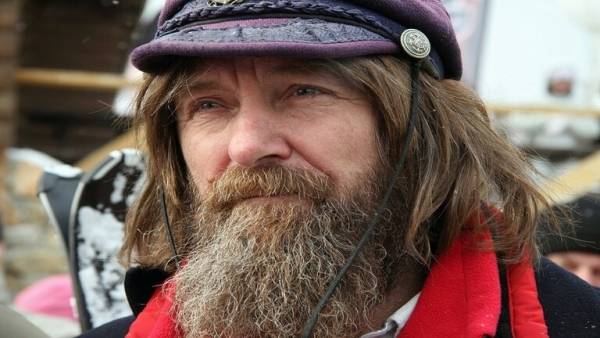 رحالة روسي شهير يطوف العالم بمركب بحري بالطاقة الشمسية