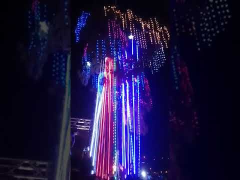 الرزاز يضيء أطول شجرة عيد ميلاد طبيعية في العالم بمدينة السلط