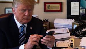 تحقيق يكشف ثغرة أمنية خطيرة في هاتف ترامب