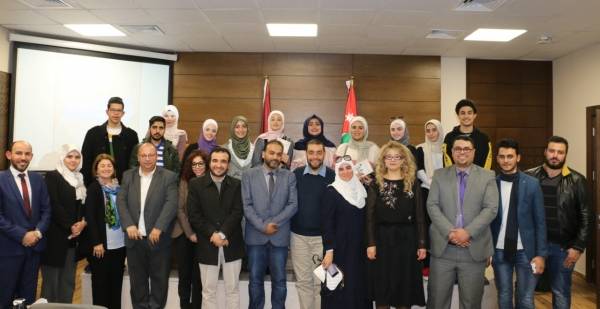 آداب الشرق الأوسط تحتقل باليوم العالمي للغة العربية