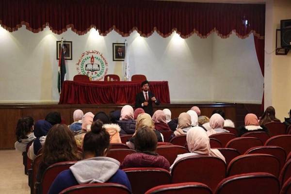 جامعة الزرقاء تشارك في ورشة لطلبة التوجيهي