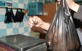 البيئة تضبط 120 ربطة من أكياس التسوق السوداء المخالفة