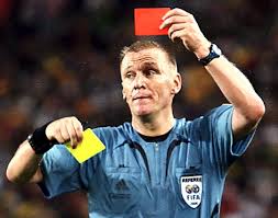 أخطاء جسيمة تتسبب بإيقاف حكم مغربي دولي مدى الحياة