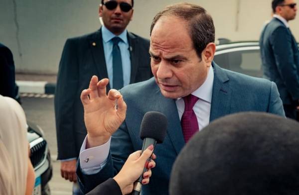 السيسي يرد على سؤال غير متوقع: هل من يحكم مصر يحكم الإقليم؟