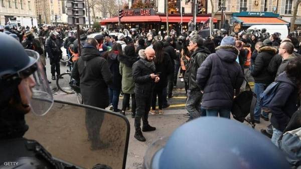 فرنسا.. إضراب عمال النقل يفسد احتفالات عيد الميلاد