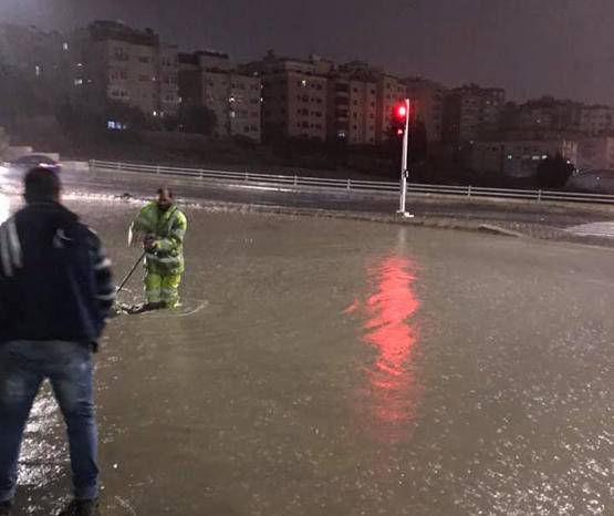 ارتفاع منسوب المياه في شوارع عمّان