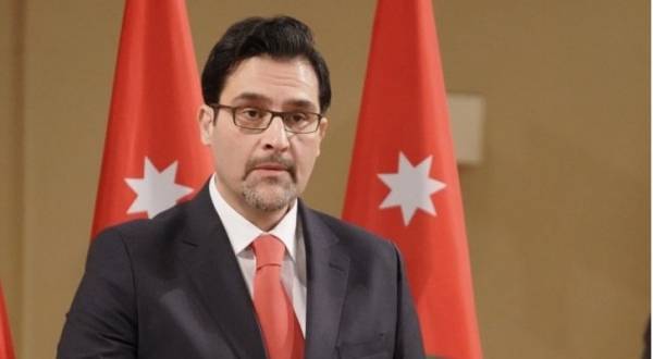 العراق يمنح الاردن تأشيرات متعددة الدخول لسائقي شحن البضائع