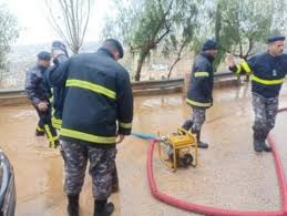 إنهيار جدار مسجد في السلط واخلاء سكن الامام