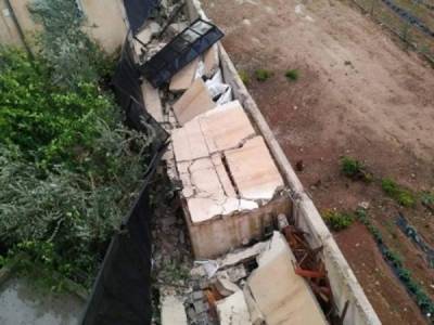 خسائر مادية بانهيار سور خلفي لمركز أحداث في الرصيفة