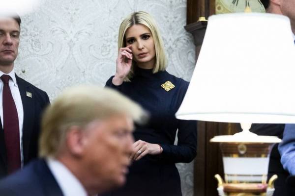 إيفانكا ترامب تلمح إلى الاستقالة من منصبها